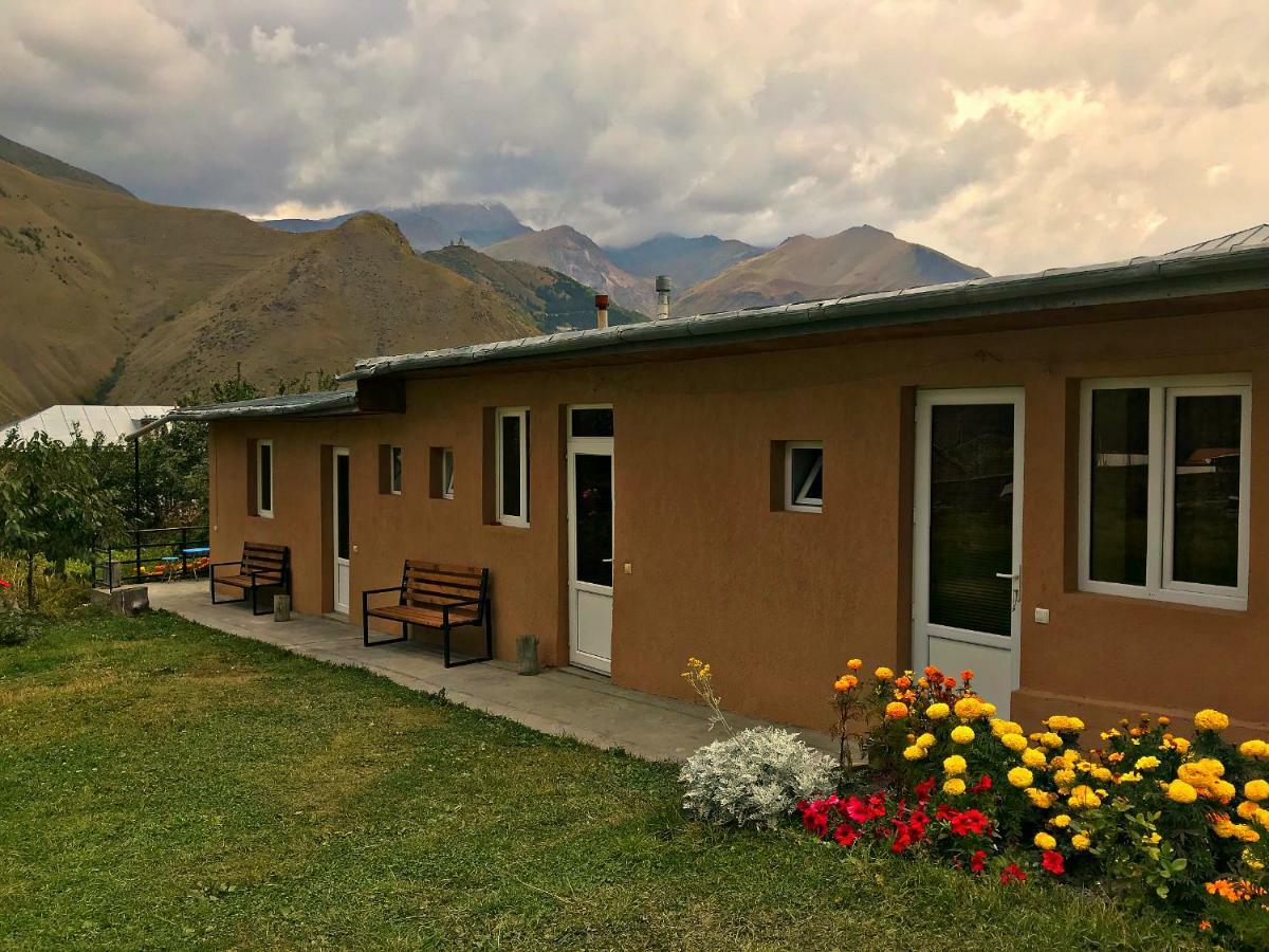 Piligrim Kazbegi Hotel Exterior photo